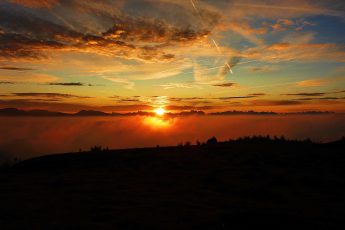 Sonnenaufgang in den Bergen - ein magischer Moment