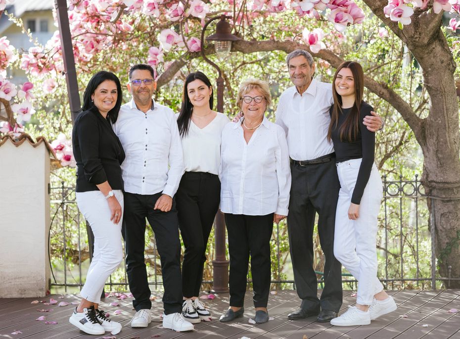 Familie Ladurner und Team im 5-Sterne-Resort Südtirol