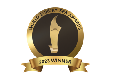 Goldfarbenes Emblem der World Luxury Spa Awards mit der Aufschrift 2023 Winner.