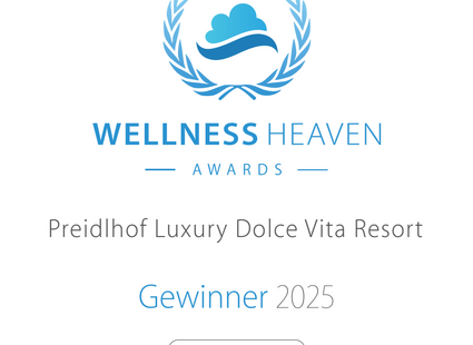Logo der Wellness Heaven Awards mit dem Hinweis auf Preidlhof Luxury Dolce Vita Resort als Gewinner 2025 in der Kategorie Service.