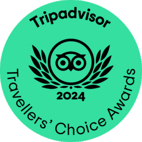 Grünes Tripadvisor-Siegel mit Eulen-Logo und der Aufschrift Travellers’ Choice Awards 2024.