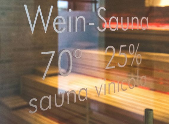 Glass door lettering for the Wine Sauna and sauna vinea area at Preidlhof.
