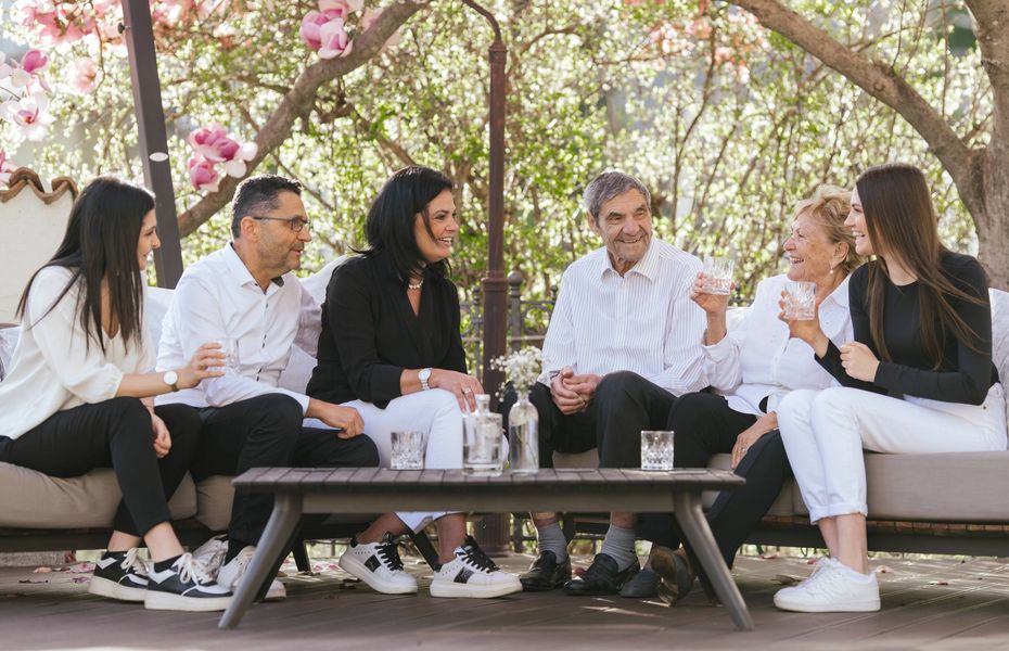 Familie Ladurner und Team im 5-Sterne-Resort Südtirol